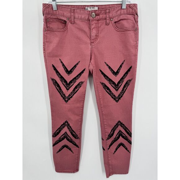FREE PEOPLE Dotted Ikat Arrow Faded Red Chevron Print Ankle Jeans Size 29 - Picture 2 of 7